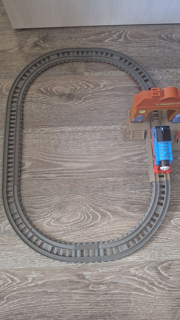 Залізна дорога з потягом Томас(Mattel)
