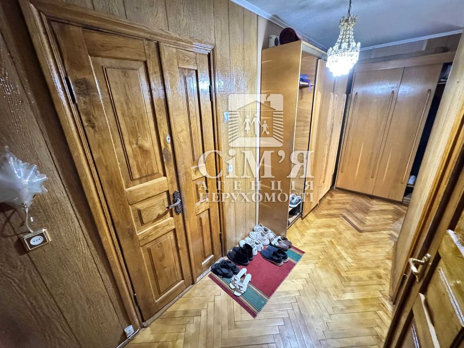 Продам 3-к квартиру окремі кімнати в цегляному будинку в р-ні Урожай