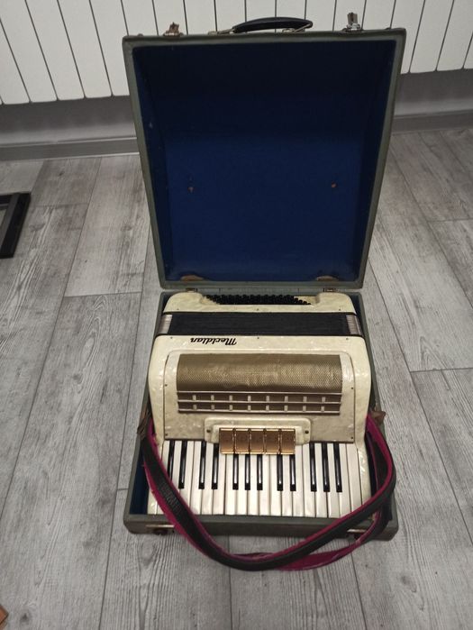 Akordeon Meridian 72 basy