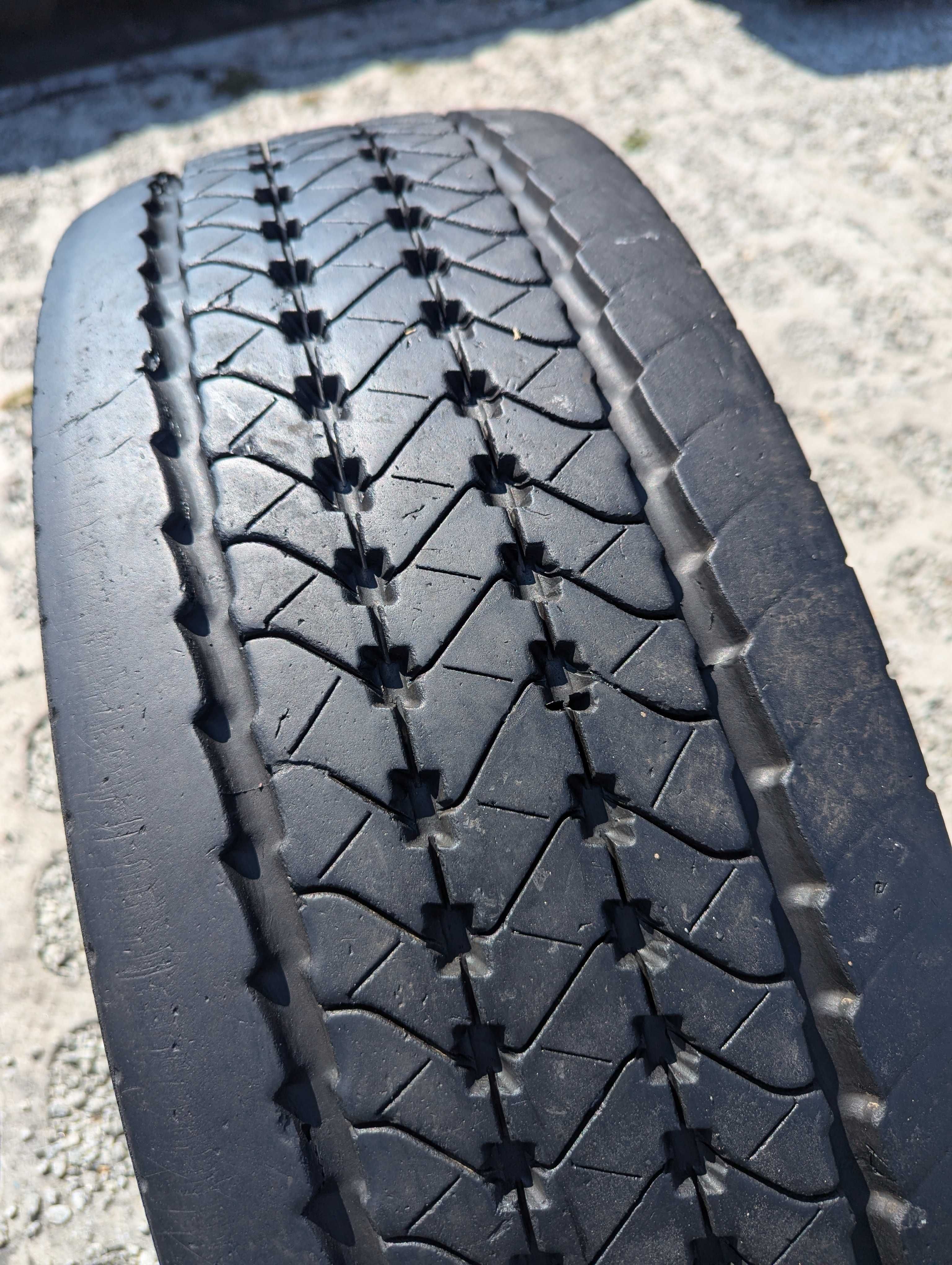 285/70R19.5 Goodyear Kmax S przód