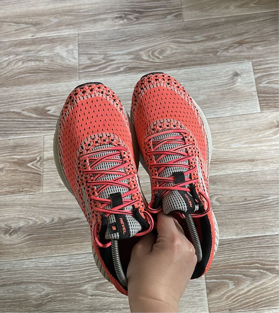 Brooks Revel 3, кросівки жіночі