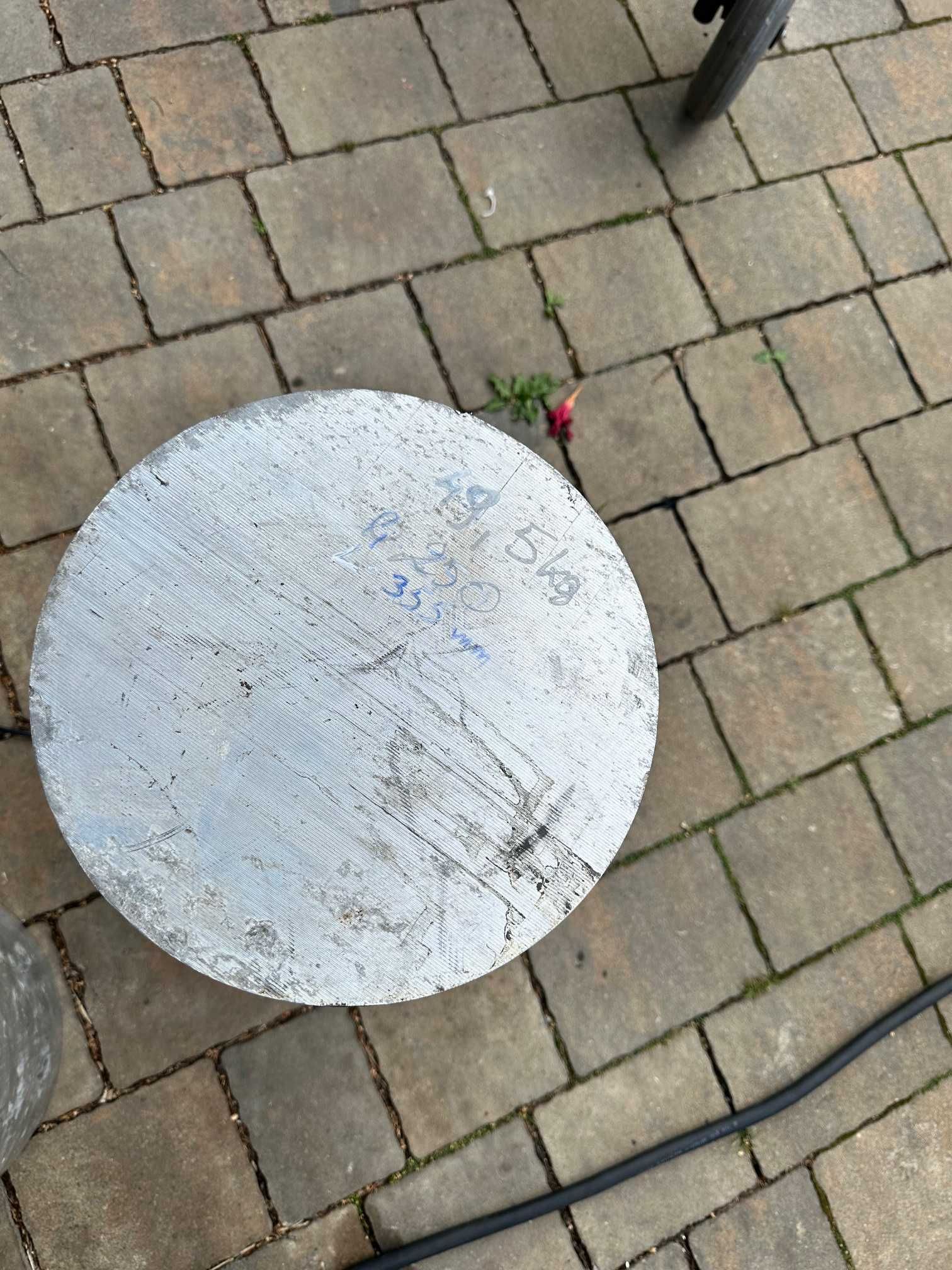 Wałek, pręt aluminiowy fi 250 mm  Pa 47
