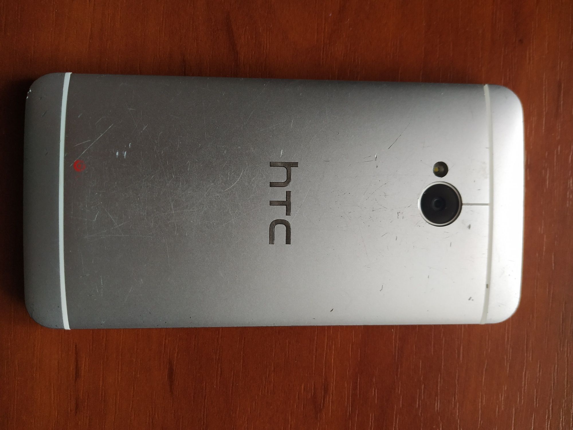 Мобільний телефон HTC One