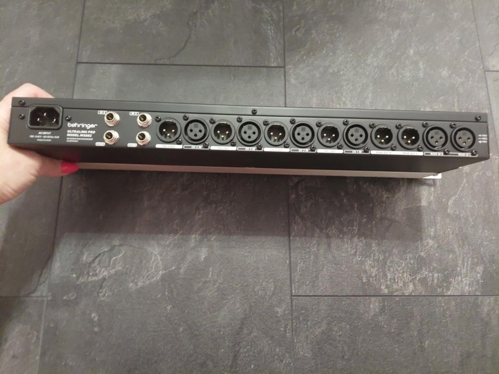2x behringer nx3000d  plus behringer ultralink pro MX882 V2