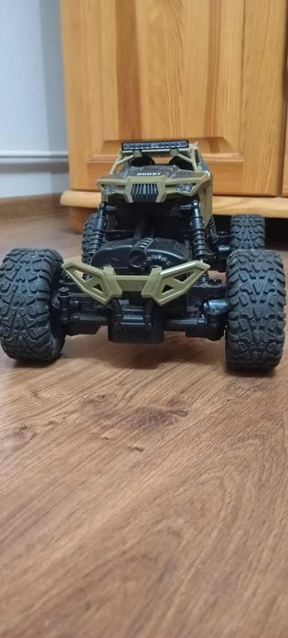 Duży monster truck zdalnie sterowany