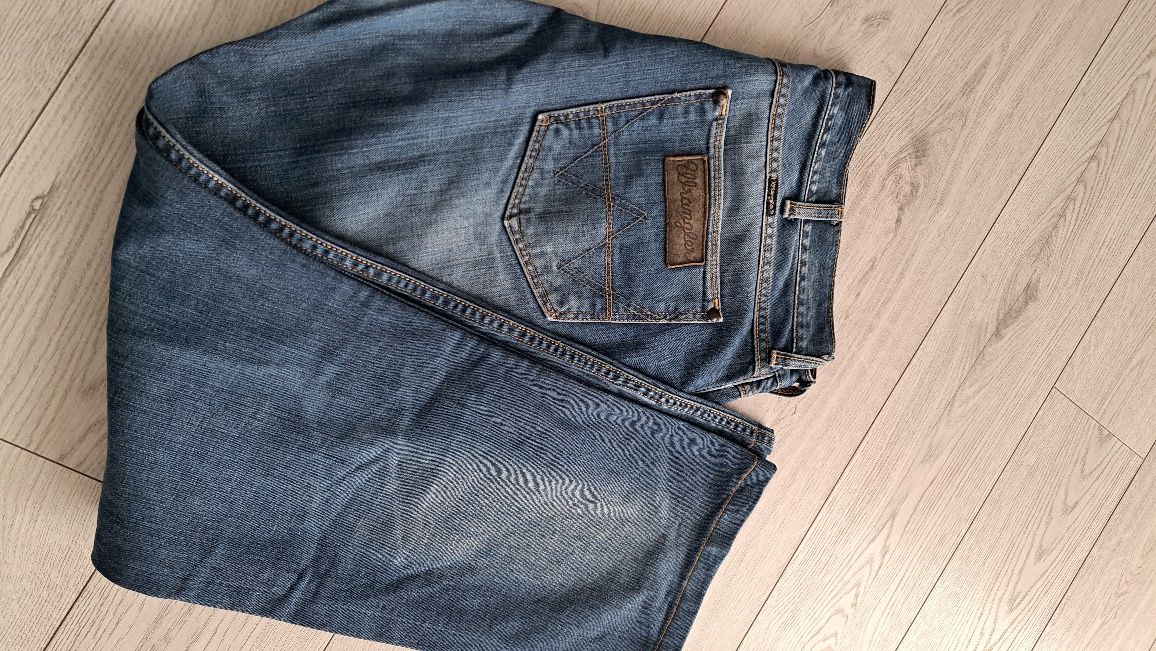Spodnie jeansy wrangler W36 L34 wycierane