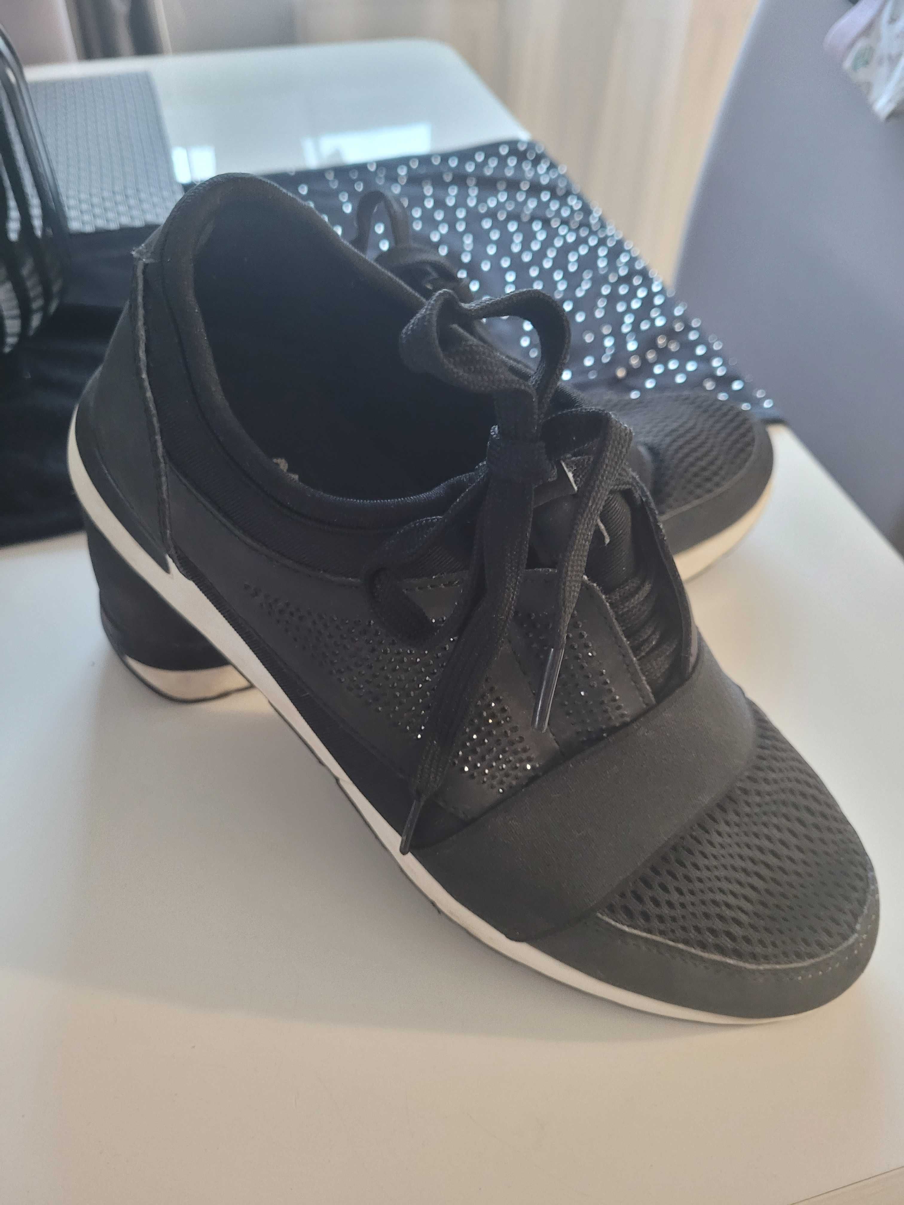 Piękne adidasy rozm.37