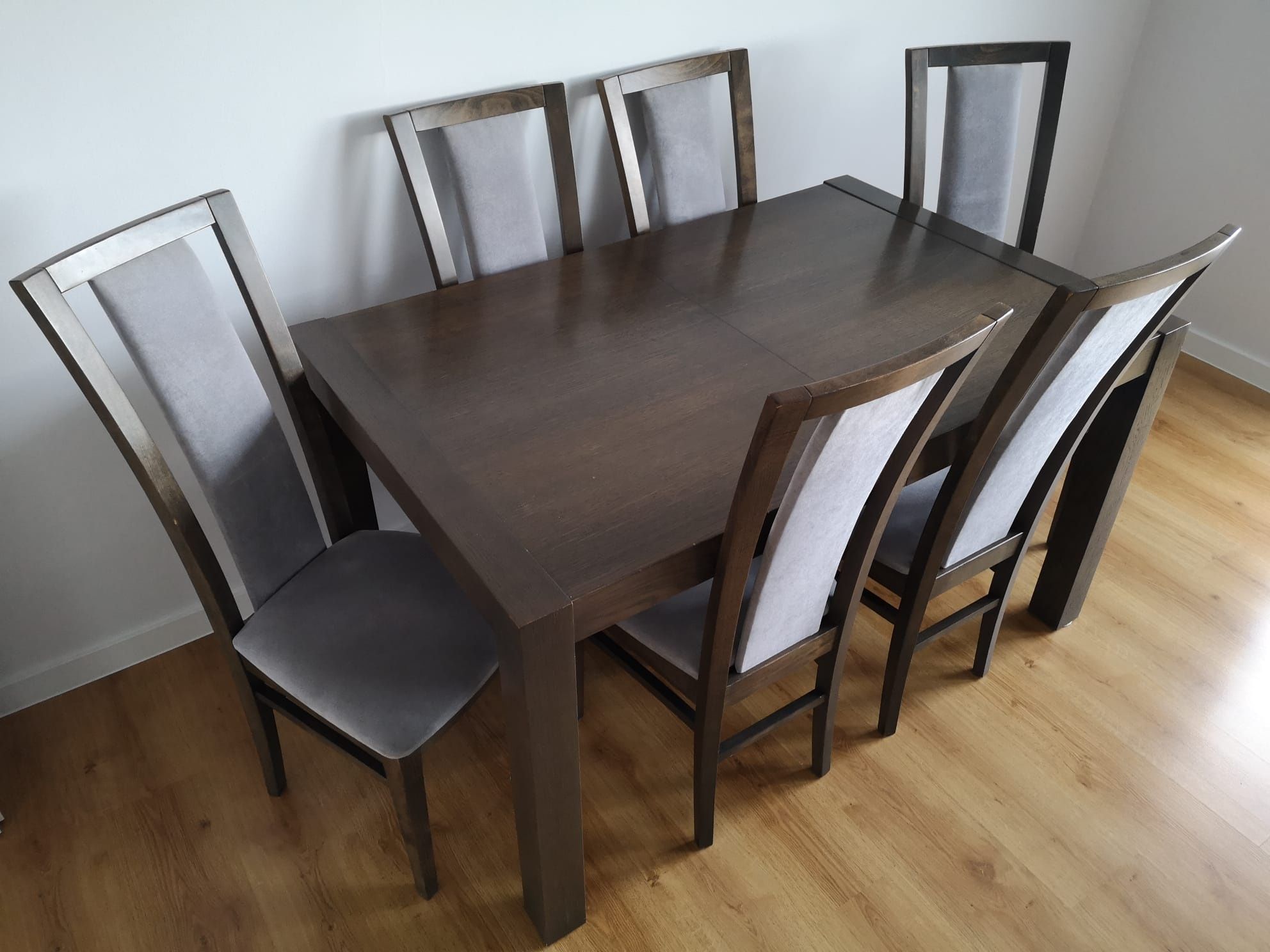 Stół rozkładany + 6 krzeseł. Cena do negocjacji