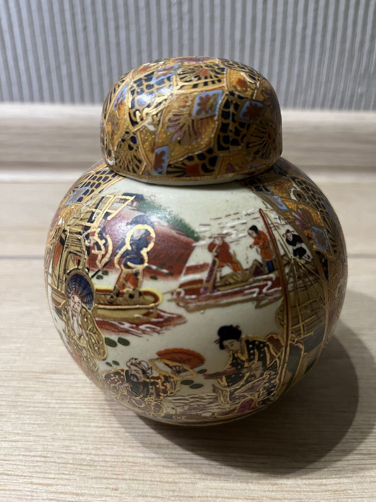 Amfora porcelana Chiny wys. 12 cm.