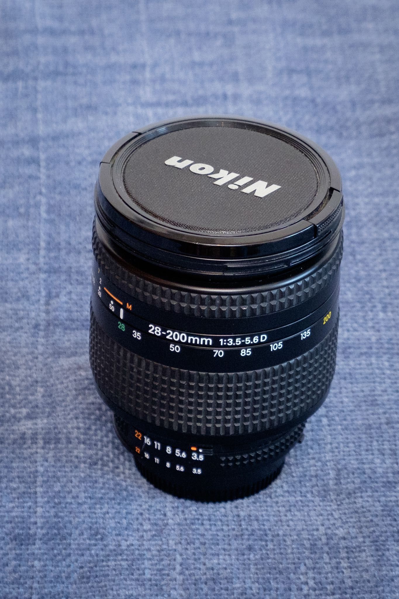 Zoom Nikon full frame: 24-85 e 28-200