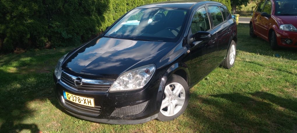 Opel Astra H, 5 drzwi Hatchback 1.7 cdti