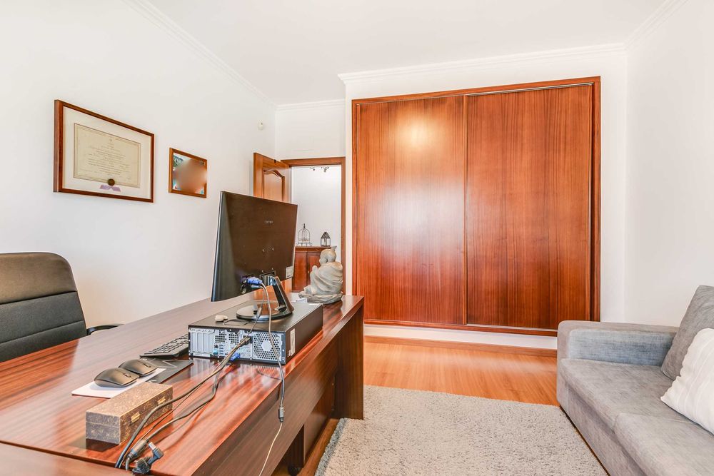 Escritório - Secretária e Sofá