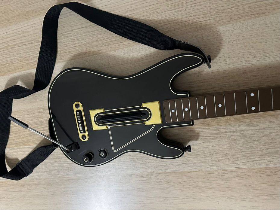 Guitar Hero Live PlayStation 4 (PS4) (Guitarra + Jogo + Dongle)