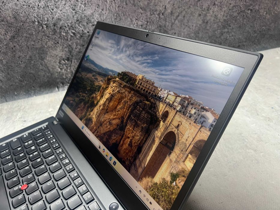 Thinkpad T490s / i5 8365u 4.1GHz / 16GB DDR4 / 256 SSD / 14 FHD / W11