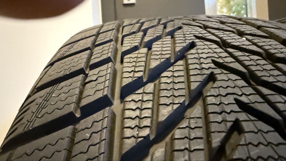 Opony zimowe 235/50/19 Good Year Ultra Grip Performance 3