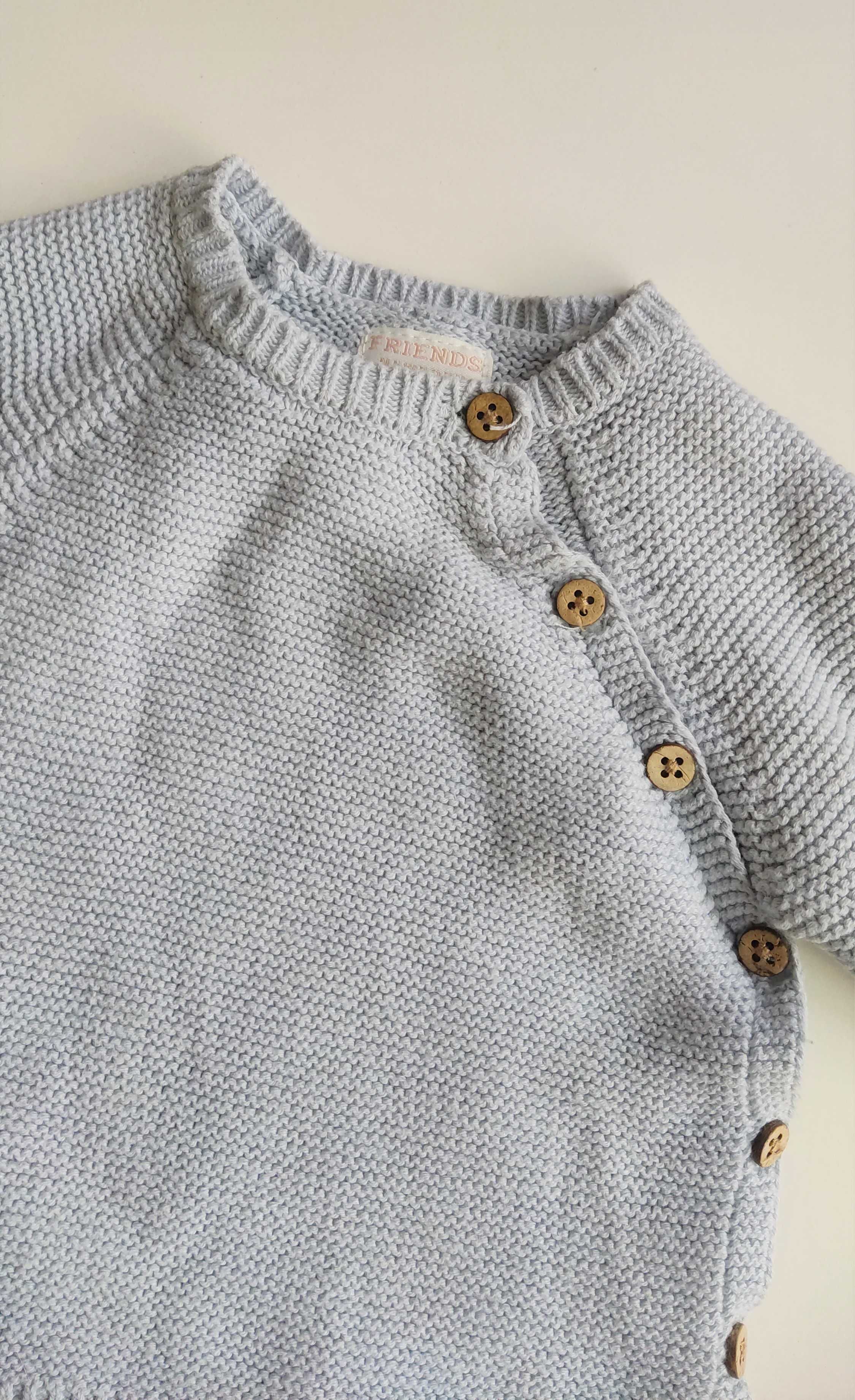 Sweter niemowlęcy zapinany 62