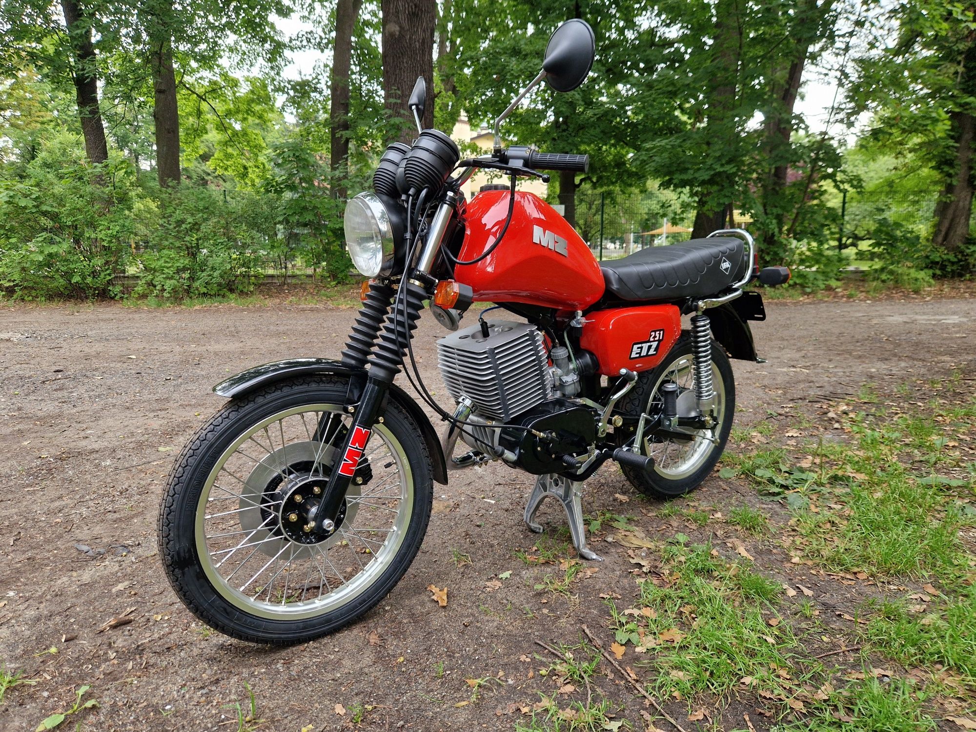 MZ ETZ251 e po renowacji części DDR śruby ESKA ideał zarejestrowana
