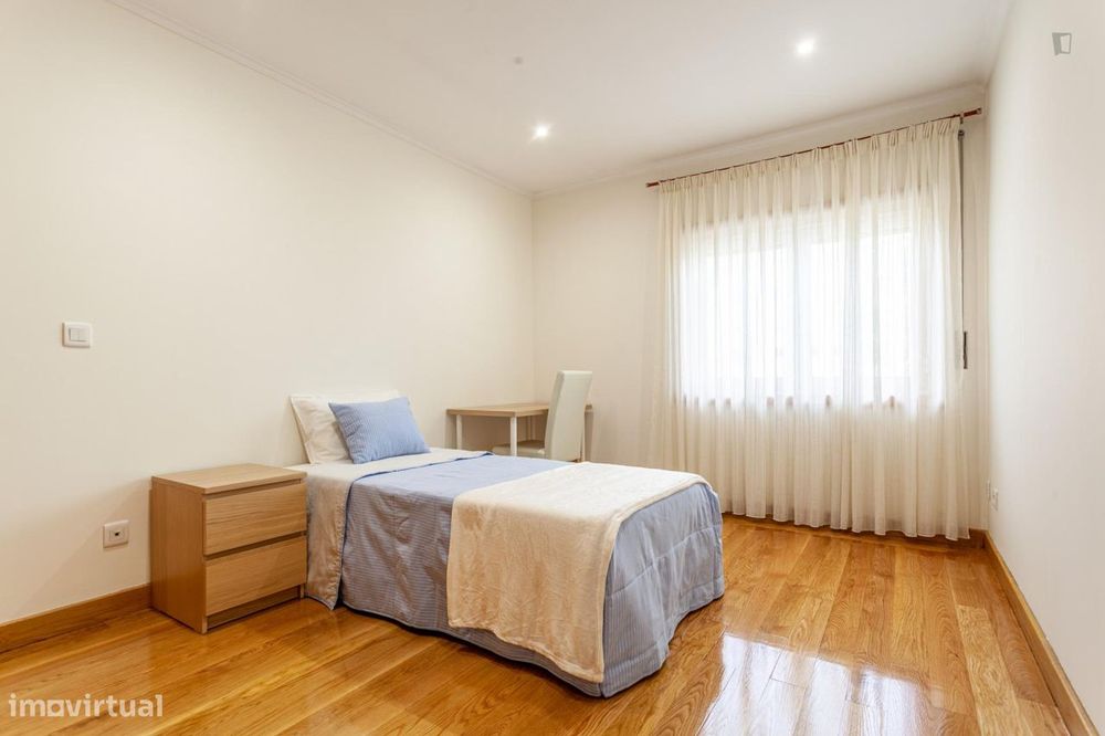 442578 - Suite (WC privado) com cama de...