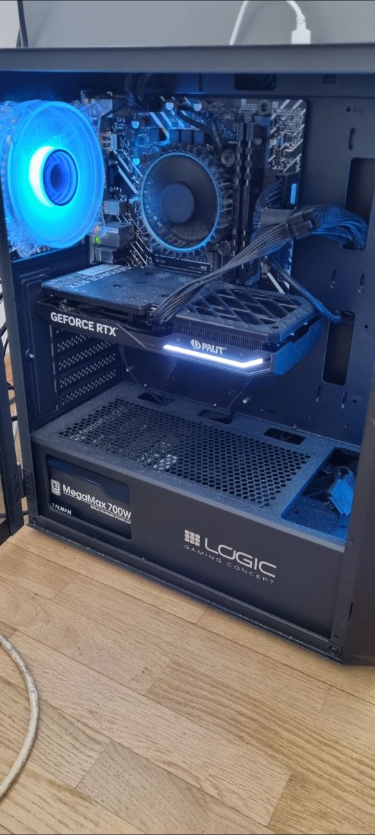 Sprzedam Komputer z RTX4060Ti + 2 monitory i Mikrofon na statywie