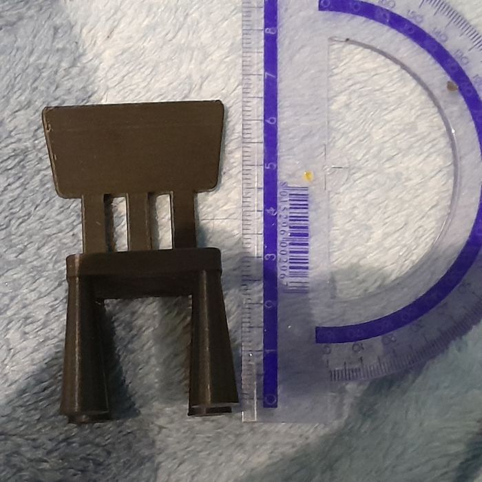 zestaw małych mebli jadalnia (krzesła, stół) 3D dla figurek