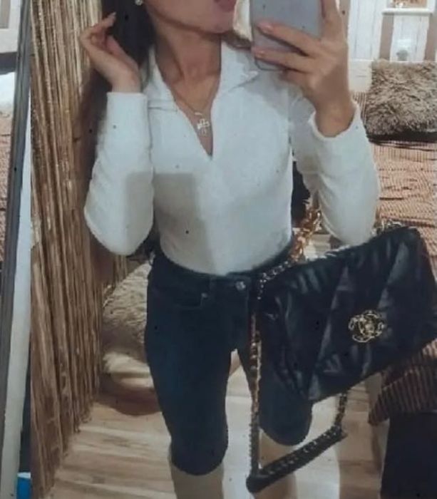 Сумка Chanel з довгою та короткою ручкою.