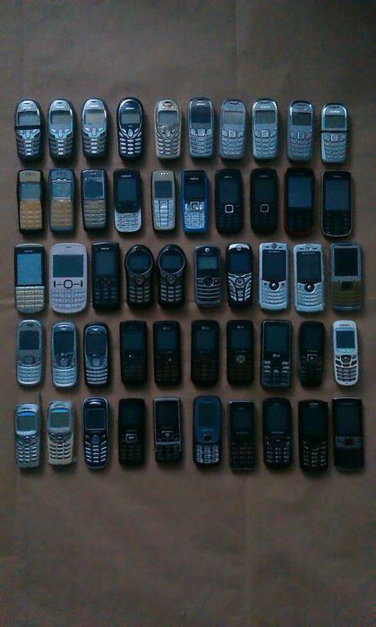 Лот мобільних телефонів