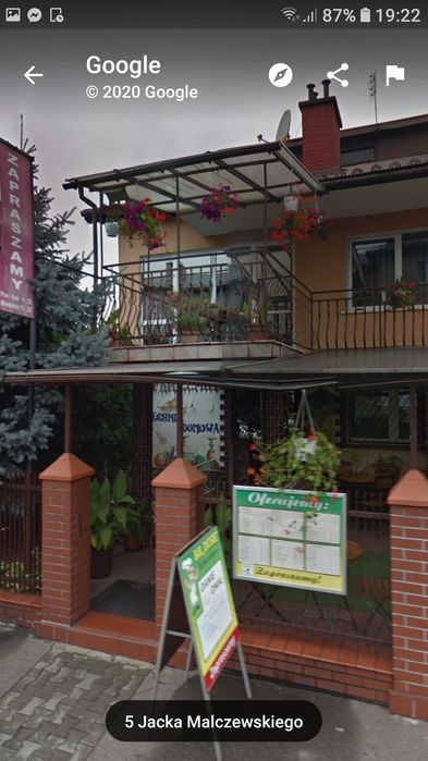 Dom z działalnością