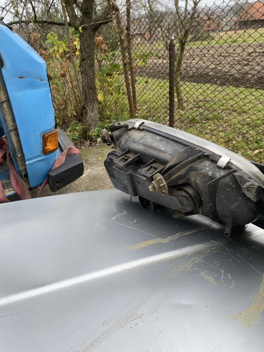 Фари на ГОЛЬФ 3 коплект ( також є багато запчастин )