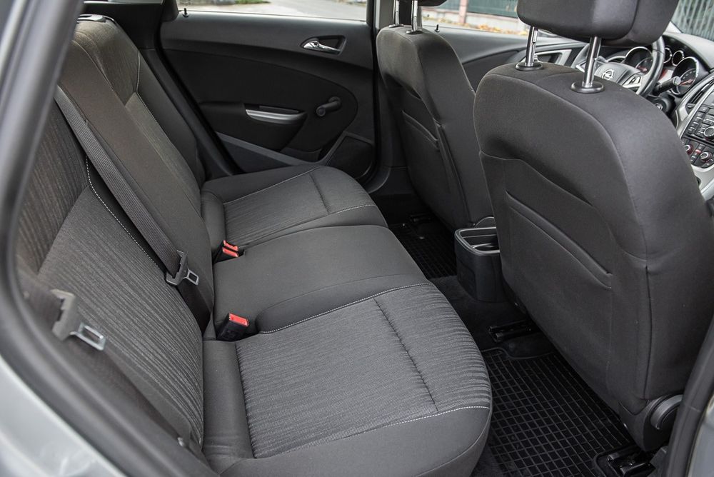 Astra J rok 2012 z silnikiem diesla 1.7 CDTI o mocy 110 
Astra J rok 2