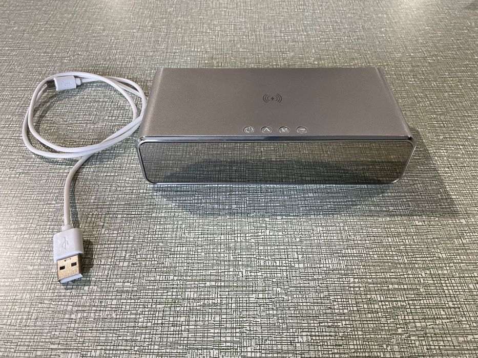 Relógio alarme com carregamento IPHONE