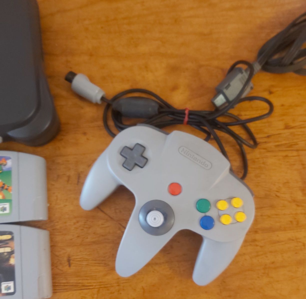 Nintendo 64 com talão de compra 2 comandos e Jogos.