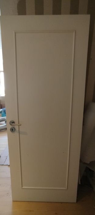 Porta lacada maciça 2m x 0.8m, com ferragens