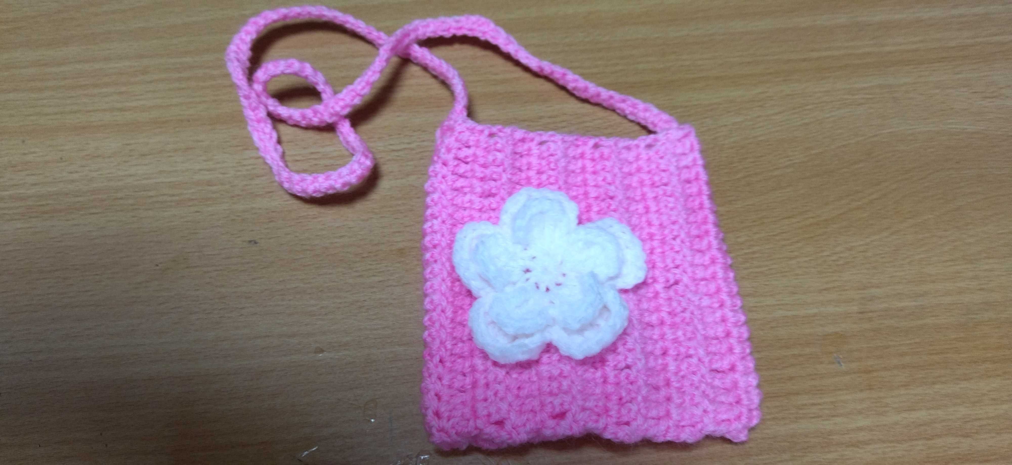 Bolsa Rosa com flor Branca para cartão da Escola