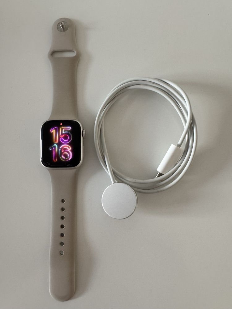 Apple Watch 8 GPS 41 MM Starlight