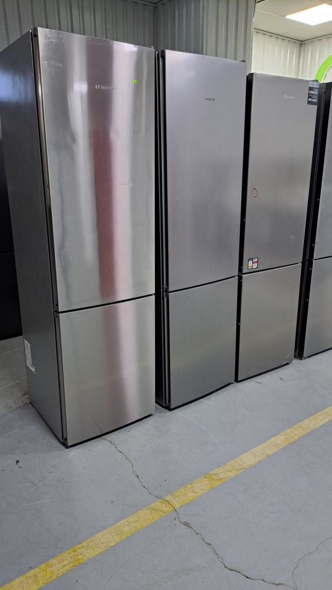Високий сучасний холодильник Liebherr з гарантією та доставкою