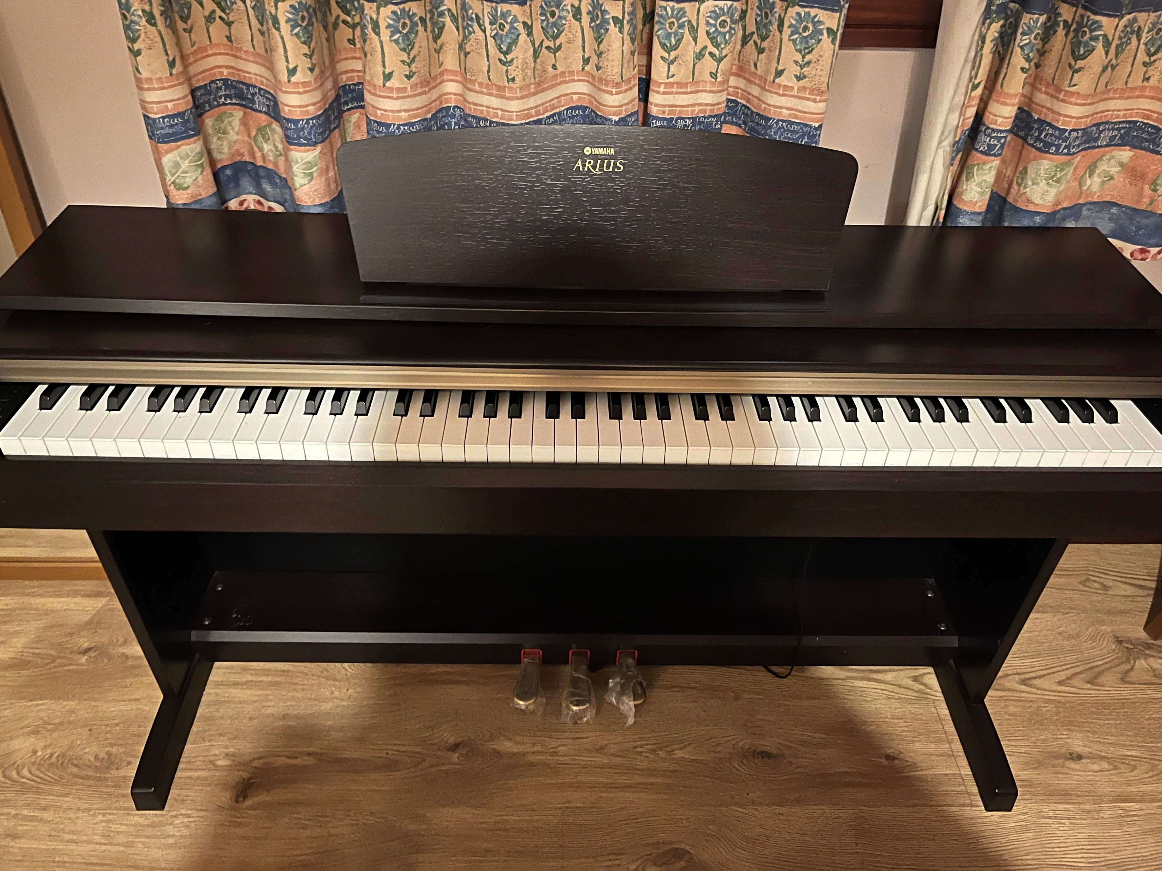 Piano Yamaha YDP-145 R Arius