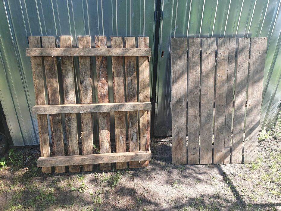Palety budowlane po kostce brukowej, obrzeżach, bloczkach