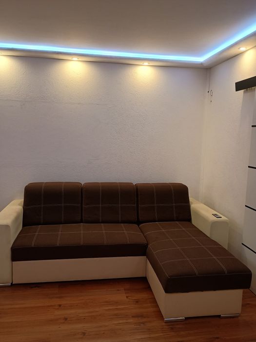 Duży narożnik brązowy.