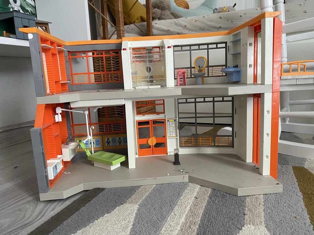 Duzy szpital playmobil