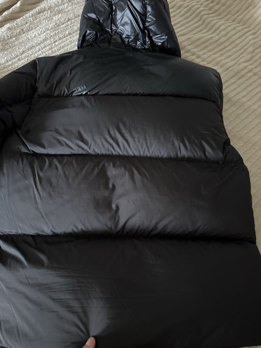 Оригінальний брендовий пуховик Moncler