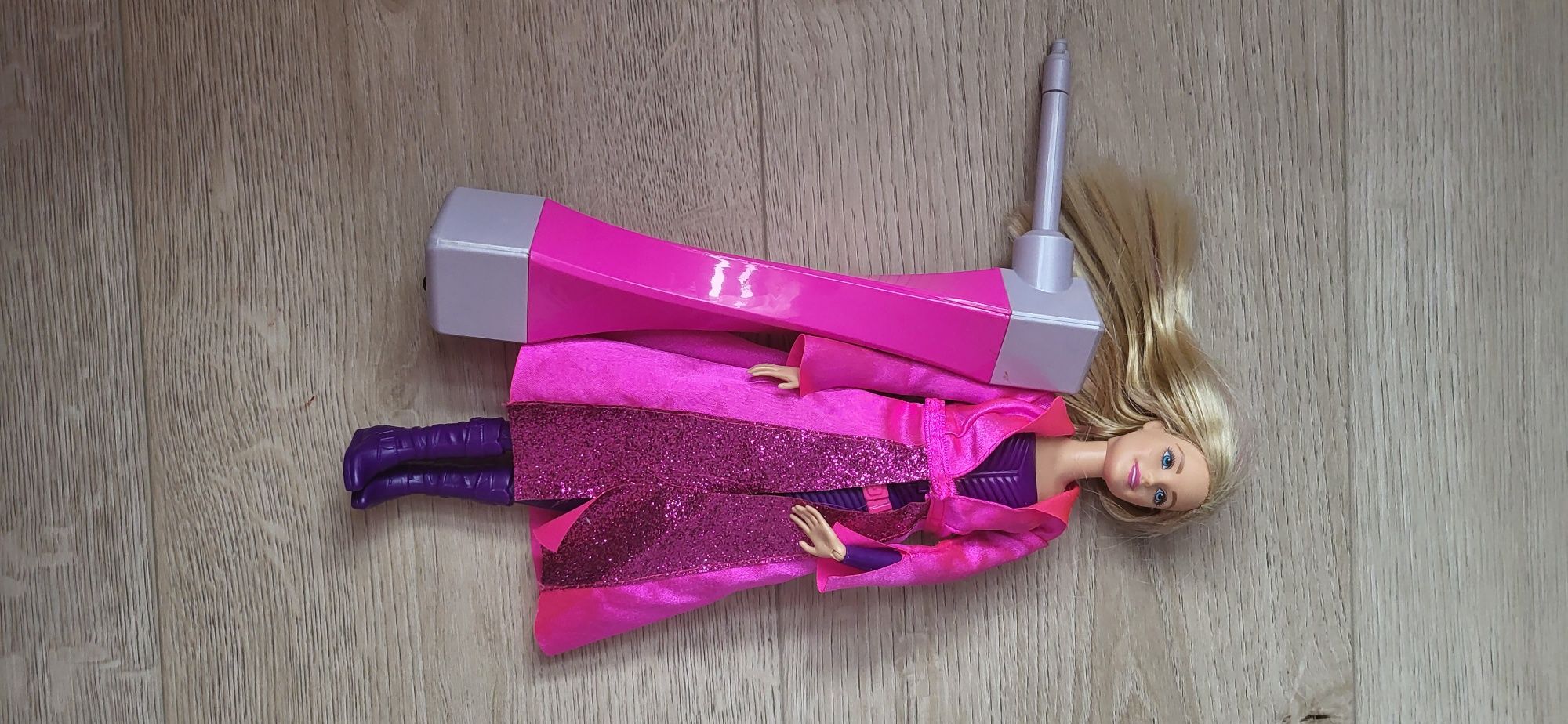 Lalka Barbie agentka