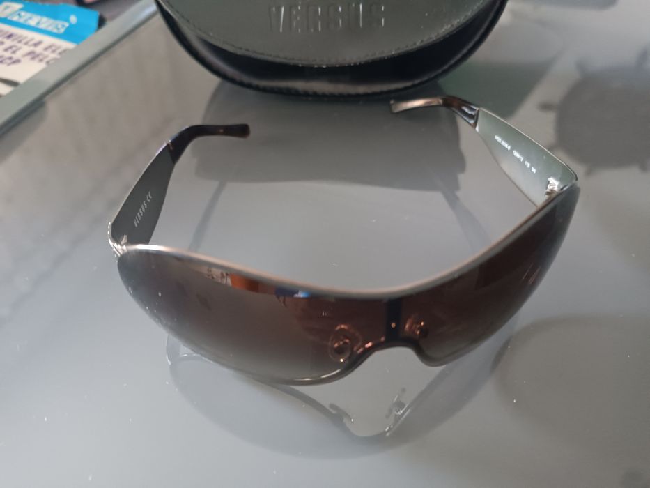 Óculos novos a estrear  Versus