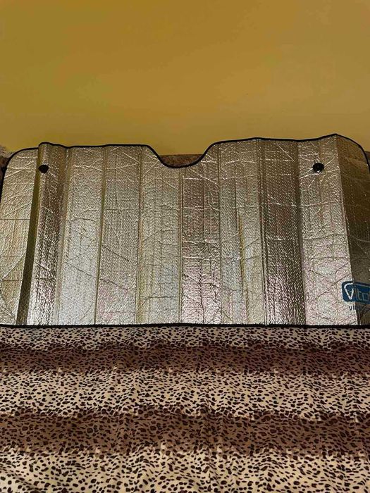 Захисна фольга Vitol на лобове скло автомобіля