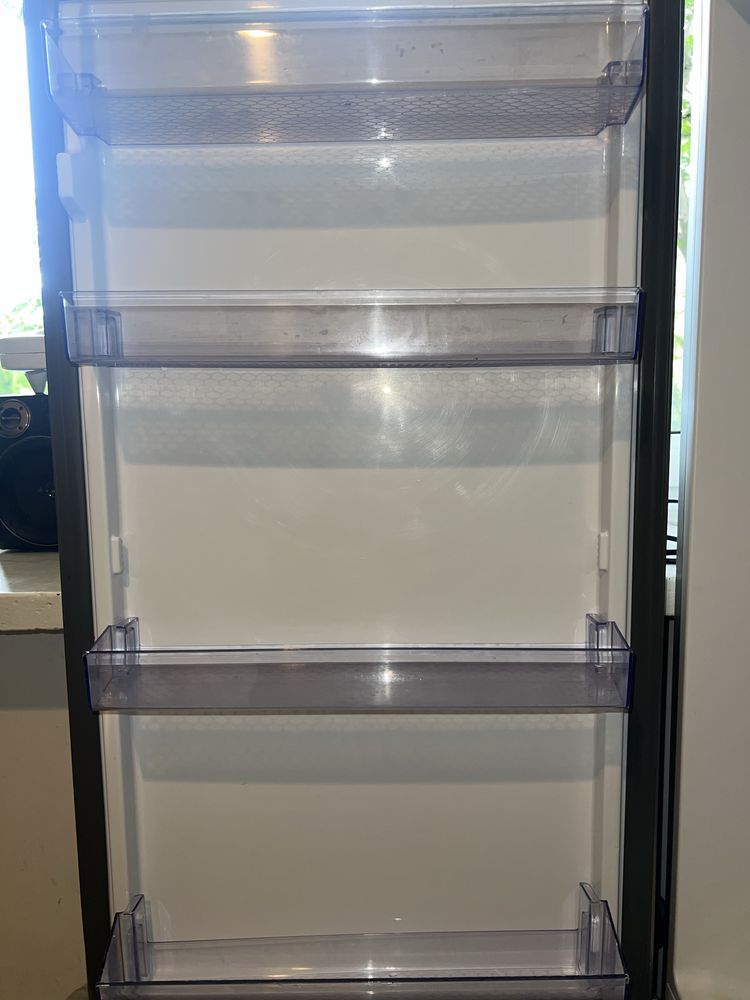 Lodówka BEKO RCSA270K30XP