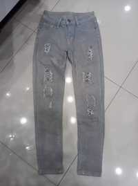 Świetne jeansy ze zdobieniami r. S