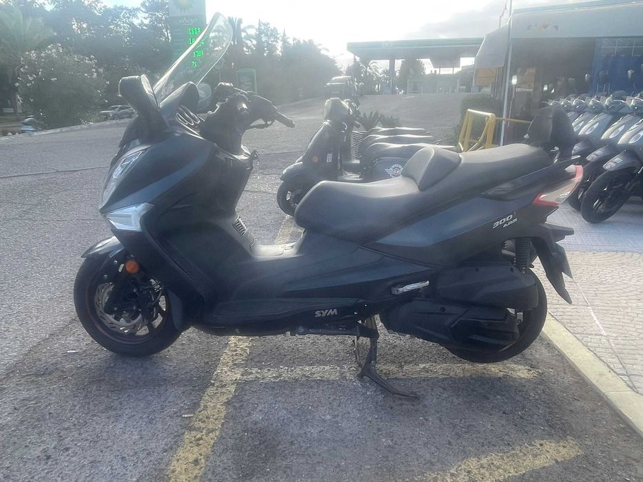 SYM GTS 300i - Scooter 300cc em excelente estado