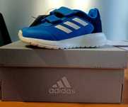 Sapatilhas Adidas criança tamanho 23