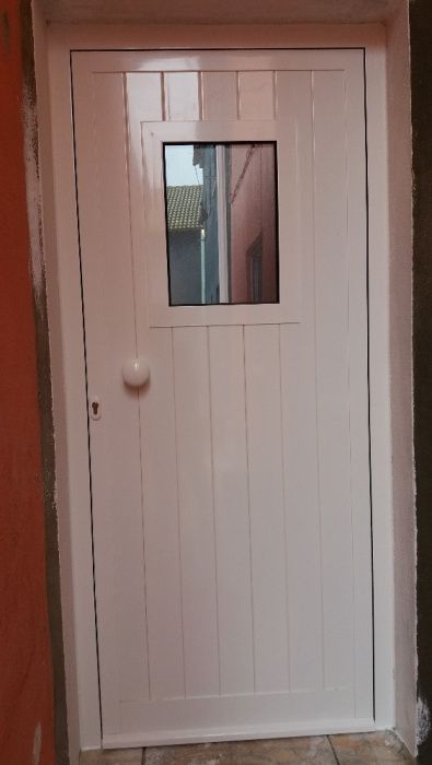 Porta aluminio, tipo alentejana, barato, novo.