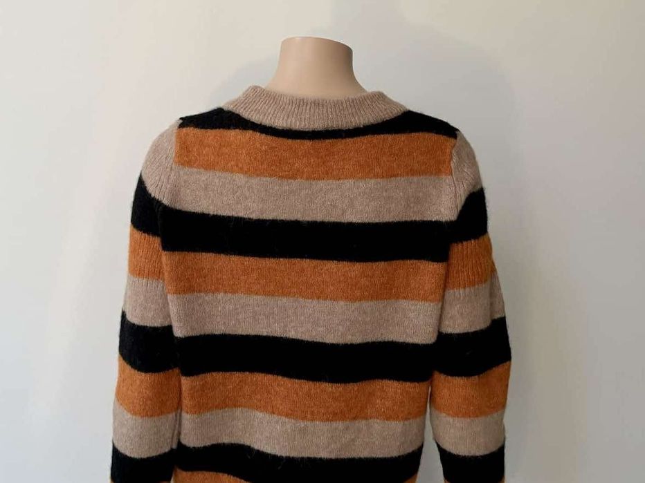 Selected Femme sweter damski 
30%alpaka 
43%wełny 
rozmiar M 
kolor:po