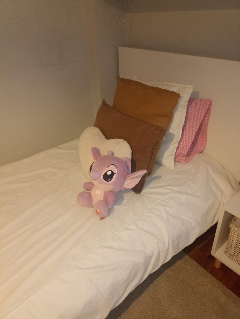 Vendo cama de solteiro e mesa de cabeceira podem escolher os dois ou 1